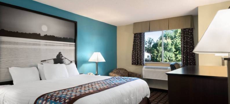 怀特沃特速8酒店(Fairview Inn & Suites Whitewater)图片