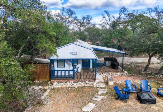 Charming Cottage with Deck and Fire Pit - Delightful Hill Country Escape Hotel Overview