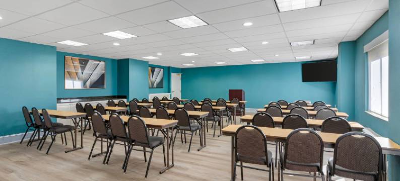 比福德靠近乔治亚购物中心的康福特酒店及套房(Comfort Inn & Suites Buford Near Mall of Georgia)图片