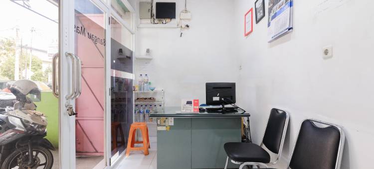 OYO 3929 8安高马斯酒店(RedDoorz at Jalan Bangau Palembang)图片