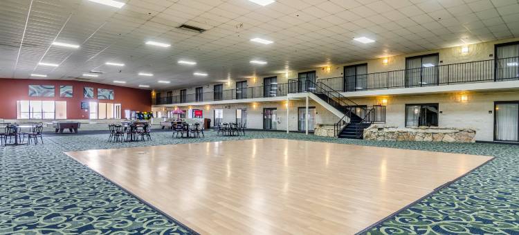 红顶会议中心酒店-威奇托机场(Red Roof Inn & Conference Center Wichita Airport)图片