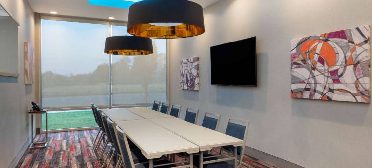 格林斯伯勒ARPT高点拉昆塔温德姆套房酒店(La Quinta Inn & Suites by Wyndham Greensboro Arpt High Point)图片