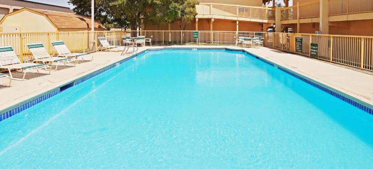 阿马里洛市中心拉昆塔温德姆酒店(La Quinta Inn by Wyndham Amarillo Mid-City)图片