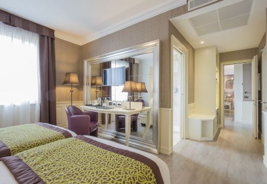 Hotel Giberti & Spa Hotel Overview