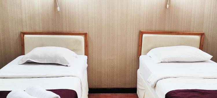 Hotel Salma Syariah Mitra RedDoorz Near Terminal Baru Kediri图片