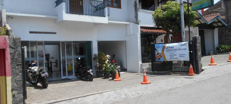 鲁玛伊斯兰及科兰雷南布根维尔旅馆(Rumah Syariah & Kolam Renang Bugenville Guesthouse)图片