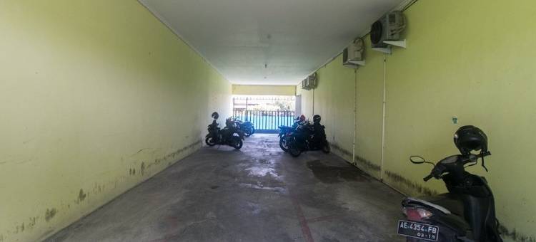 RedDoorz Syariah靠近Madiun火车站(RedDoorz Syariah Near Stasiun Madiun)图片