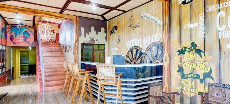 OYO 90303 科拉姆潘金阿巴咖啡厅和家庭旅馆(OYO 90303 Cafe & Homestay Kolam Pancing Abah)图片