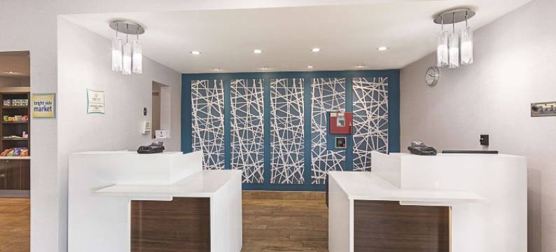 梅德福森特勒尔波因特拉昆塔温德姆套房酒店(La Quinta Inn & Suites by Wyndham Central Point - Medford)图片