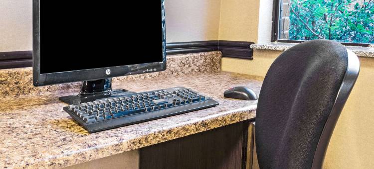 杰弗逊维尔温德姆戴斯套房酒店(Days Inn & Suites by Wyndham Jeffersonville IN)图片