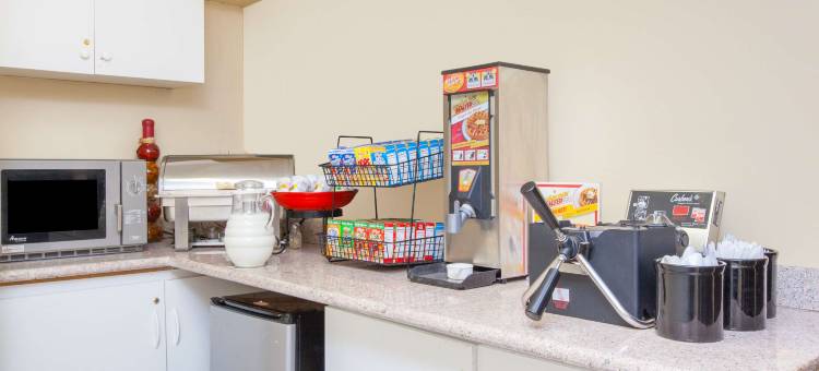 贝克斯菲尔德中心美洲最佳价值套房酒店(Americas Best Value Inn and Suites Bakersfield Central)图片