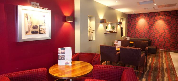 森伯里肯普顿公园普瑞米尔酒店(Premier Inn Sunbury (Kempton Park))图片