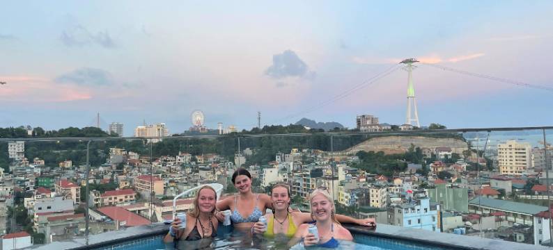 下龙莱特酒店(The Light Hotel)图片