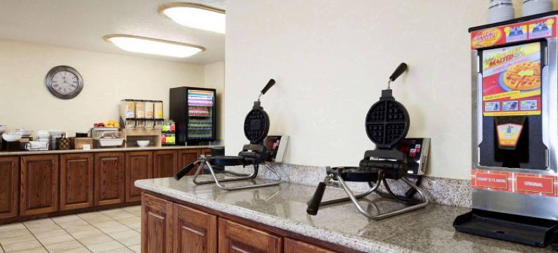 拉蒂森比马克水上公园乡村酒店套房(Country Inn & Suites by Radisson Bismarck Waterpark)图片