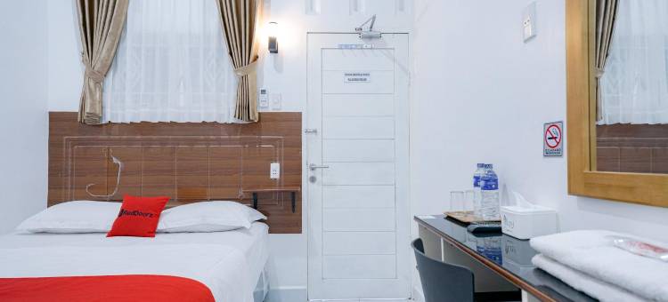 红多兹酒店-近班丹西博尔加海滩(RedDoorz Near Pantai Pandan Sibolga)图片