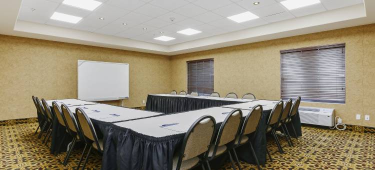 智选假日套房酒店怀特考东南(Holiday Inn Express & Suites Whitecourt Southeast)图片