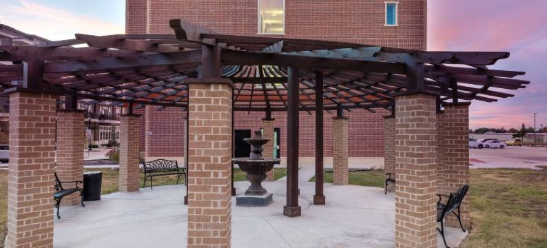 达拉斯拉昆塔温德姆酒店套房-弗赖拉辛体育场(La Quinta Inn & Suites by Wyndham Dallas - Frisco Stadium)图片