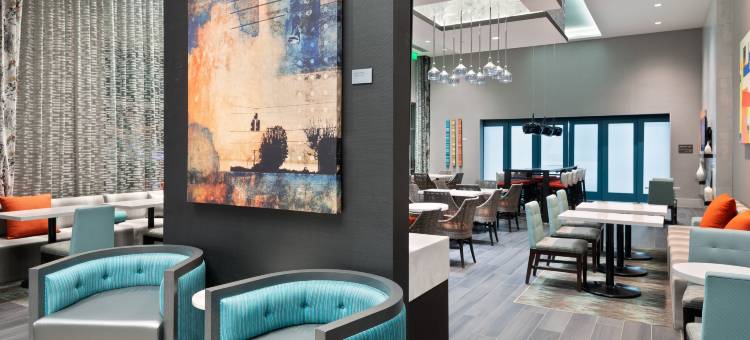 亚特兰大巴克海特广场希尔顿欢朋套房酒店(Hampton Inn & Suites Atlanta Buckhead Place)图片