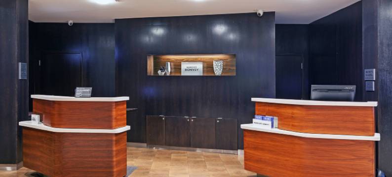 塔尔萨伍德兰希尔斯万豪万怡酒店(Courtyard Tulsa Woodland Hills)图片