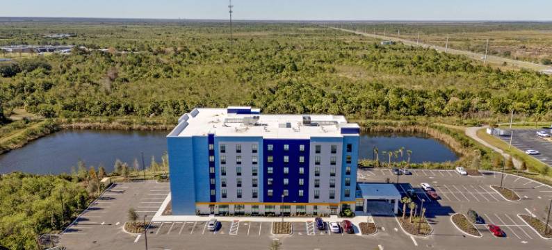 舒适套房酒店泰特斯维尔靠近肯尼迪航天中心(Comfort Suites Titusville Near Kennedy Space Center)图片