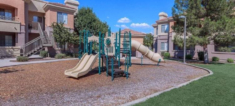Vacation worthy Gilbert resort setting图片