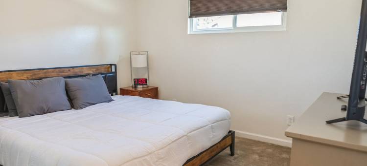 Entire Vacay Home "10 miles from Downtown" - 7 Beds 3 Rooms 2 Bath - Full Garage图片