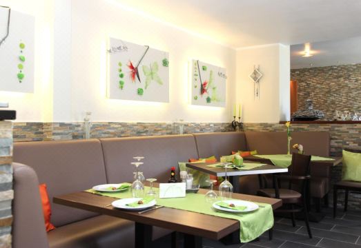 Pension Und Ferienwohnungen Schweinsberg Hotel Overview