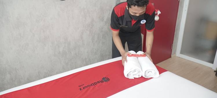 红多兹普拉斯酒店-近贾巴贝卡生活广场(RedDoorz Plus Near Living Plaza Jababeka)图片