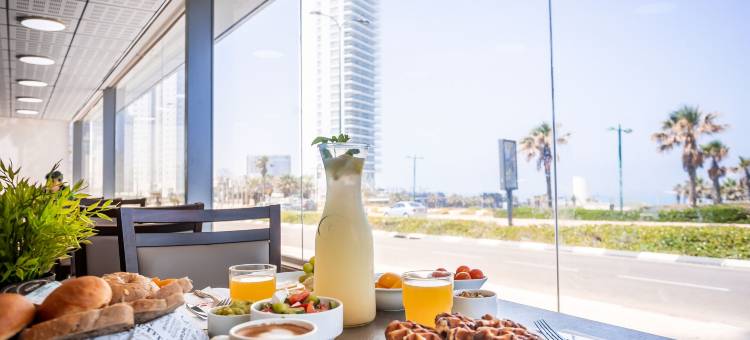 涅坦亚温德姆华美达套房酒店(Ramada Hotel & Suites by Wyndham Netanya)图片