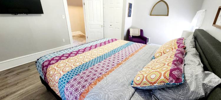 Fire Pit, Outdoor Dining, and Full Kitchen - Charming Family Haven图片