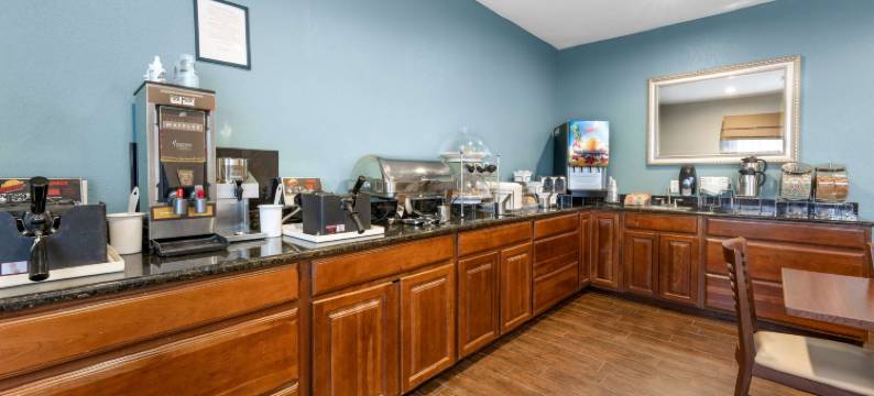 海斯I-70号舒眠套房酒店(Sleep Inn & Suites Hays I-70)图片