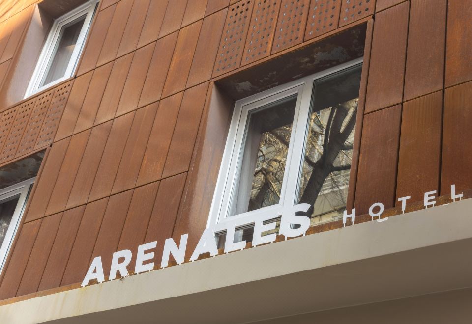 Hotel Arenales Hotel Overview
