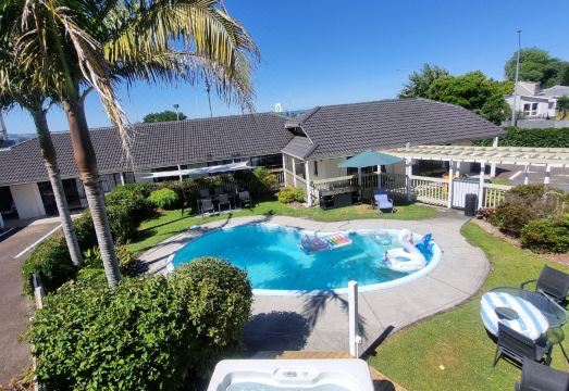 Summit Motor Lodge Hotel Overview