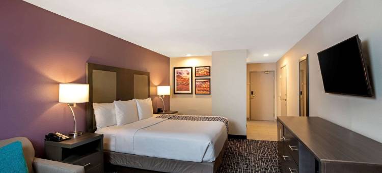 拉斯维加斯内利斯拉昆塔温德姆酒店(La Quinta Inn & Suites by Wyndham Las Vegas Nellis)图片