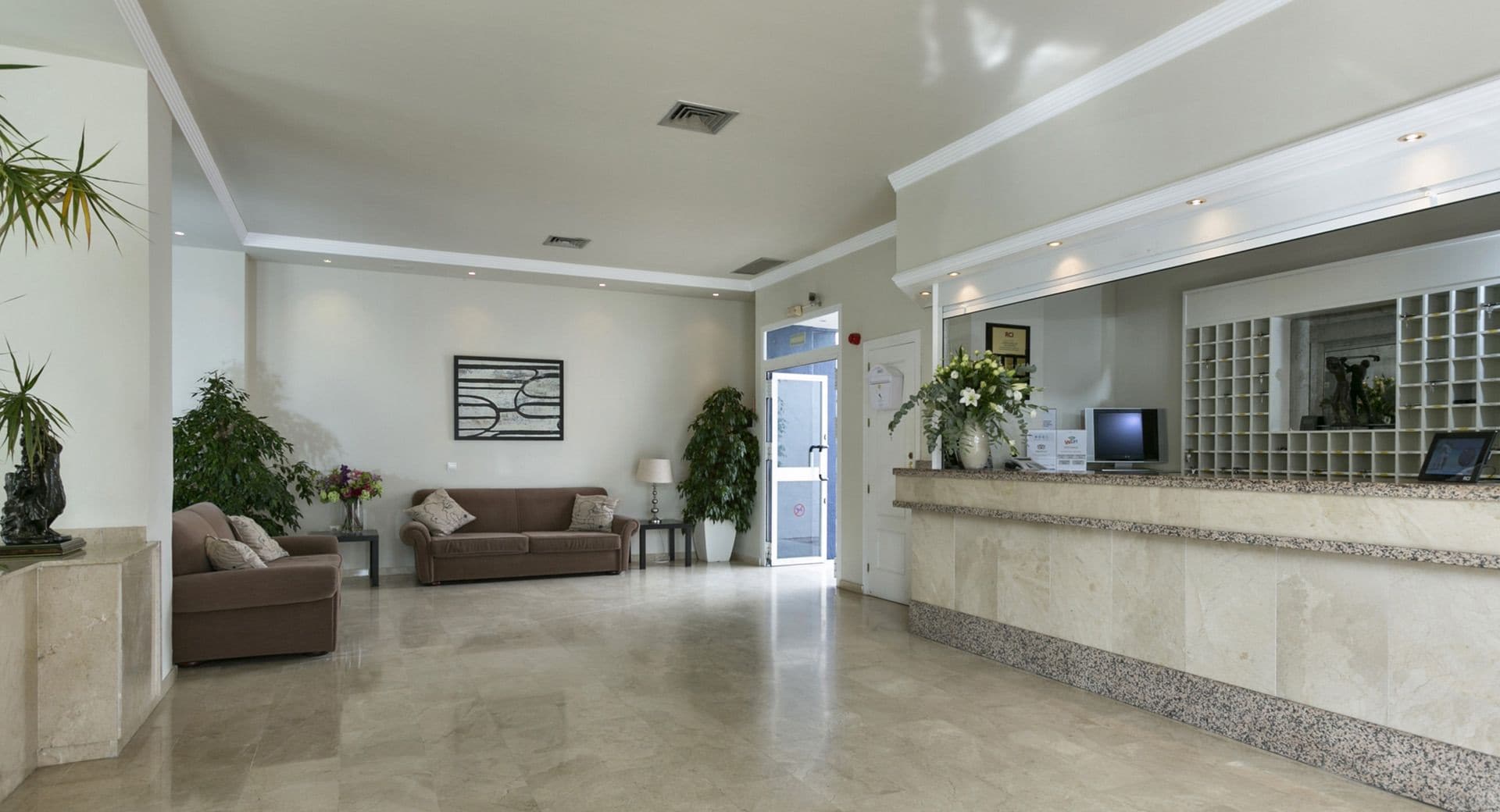 Aparthotel Ona CampanarioOver view