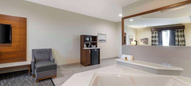 加迪纳贝斯特韦斯特优质套房酒店(Best Western Plus Gardena Inn  Suites)图片