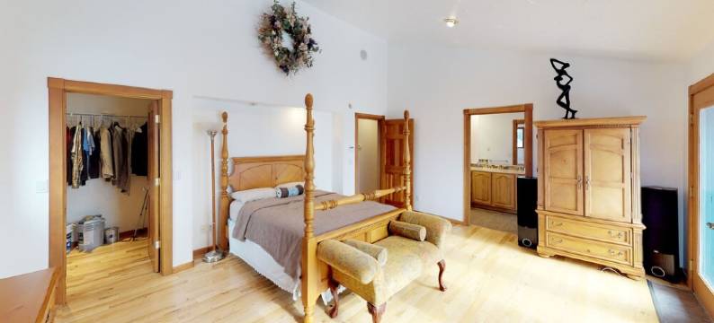 The Last Best Place-   The Valley View -  Five Bedrooms 3 Baths -multilevel deck图片