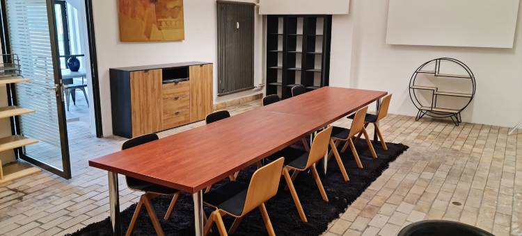 由LNA运营的LA FACTORY(La Factory by Lna)图片