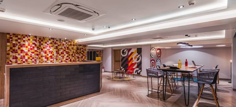 Ginger Bharuch图片