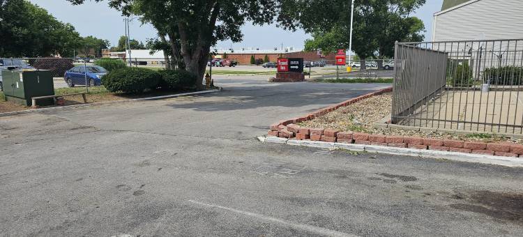 Travel Inn 由OYO管理奥马哈酒店(Travel Inn by OYO Omaha)图片