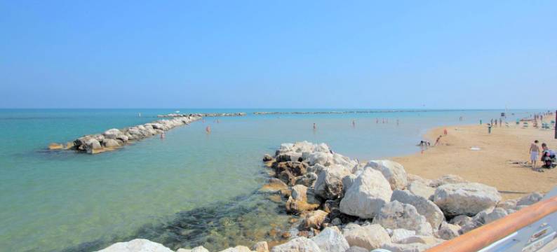 Villa w/ Wine Tours Near Beach图片