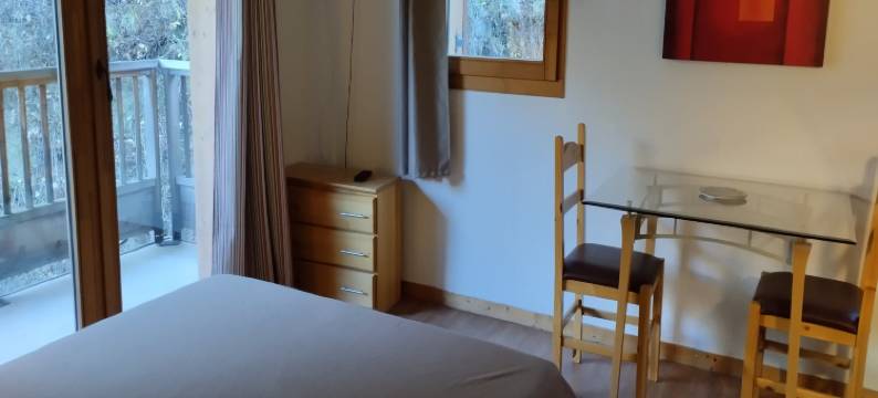 Holiday home with hot tub and pool图片