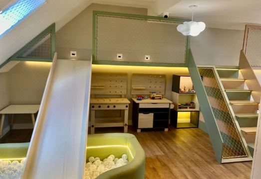 Hotel Cercano Hotel Overview