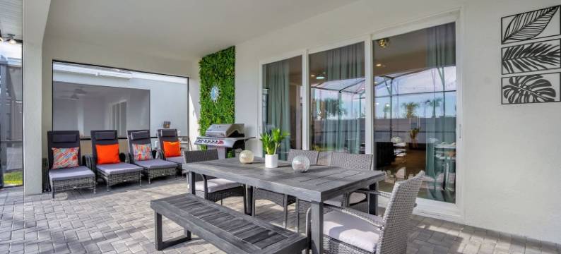 Upstay十卧室家庭度假屋，带泳池、热水浴缸和游戏室(Upstay 10Br Family Retreat w Pool Hot Tub & Games)图片