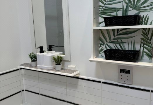 City Centre Apartment - Free Parking - Sleeps 4 Hotel Overview