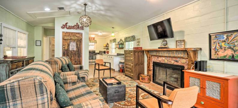 威姆伯利市中心附近的溪流家园！(Wimberley Home on Creek and Close to Downtown!)图片