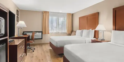 波特蘭西 - 比弗頓舒適套房酒店