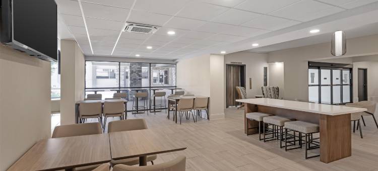 亚特兰大机场东贝斯特韦斯特优质酒店(Best Western Plus Atlanta Airport-East)图片