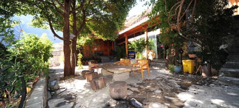 虎跳峡山泉客栈图片