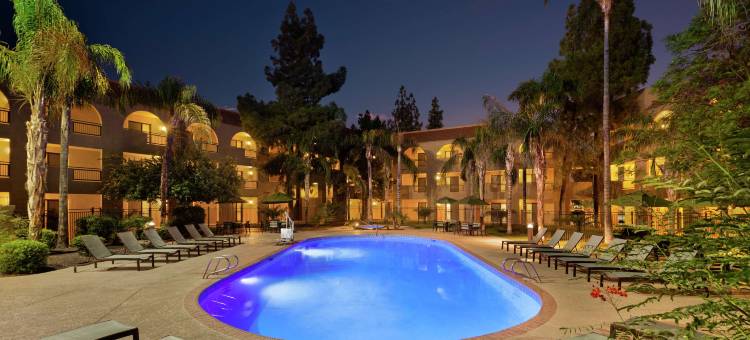 希尔顿旗下凤凰城坦佩大使套房酒店(Embassy Suites by Hilton Phoenix Tempe)图片
